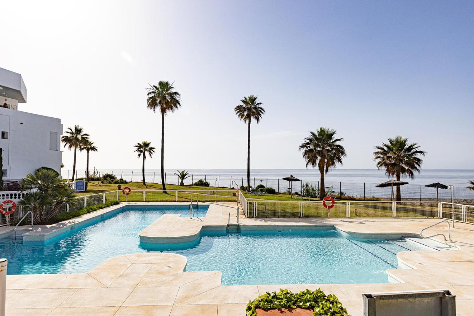 Sunrise Beach Front - Casares Del Mar Esterno foto