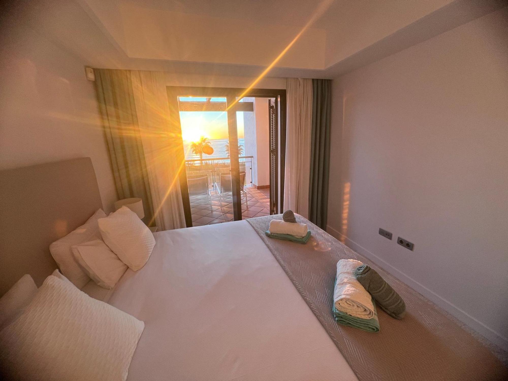 Sunrise Beach Front - Casares Del Mar Esterno foto