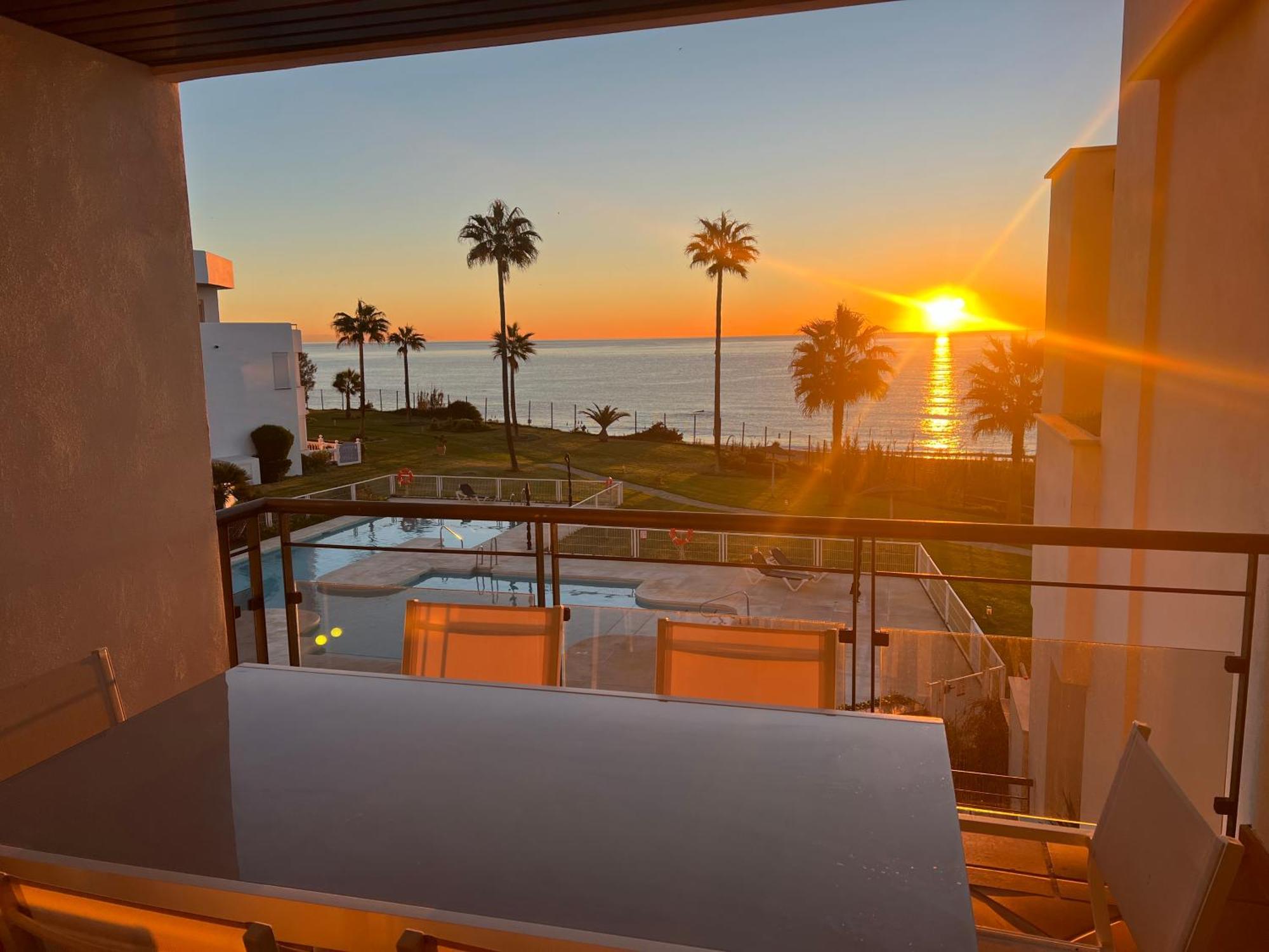 Sunrise Beach Front - Casares Del Mar Esterno foto